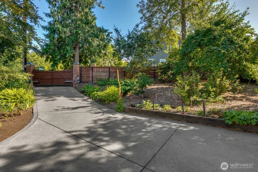 Property photo for 2109 38th Avenue E, Seattle photo 32