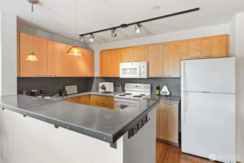 Property photo for 12334 31st Avenue Ne #202, Seattle photo 9