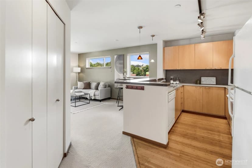 Property photo for 12334 31st Avenue Ne #202, Seattle photo 6