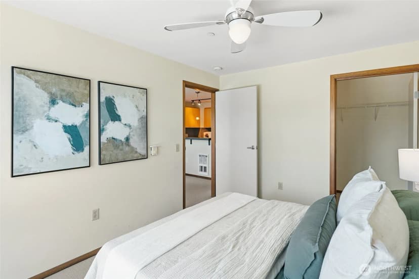 Property photo for 12334 31st Avenue Ne #202, Seattle photo 17
