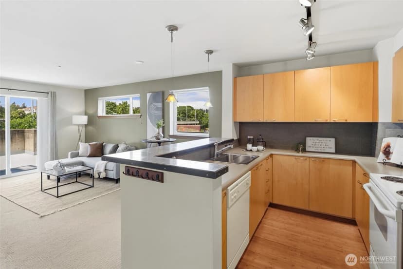 Property photo for 12334 31st Avenue Ne #202, Seattle photo 10
