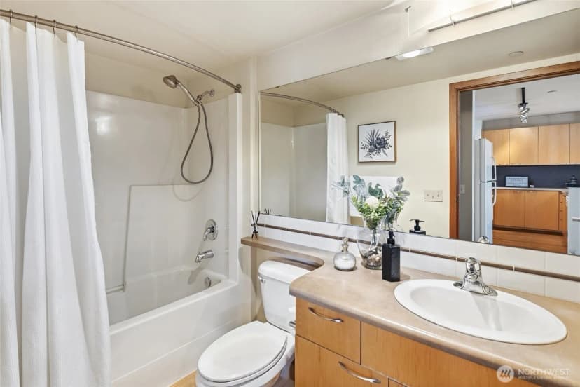 Property photo for 12334 31st Avenue Ne #202, Seattle photo 19