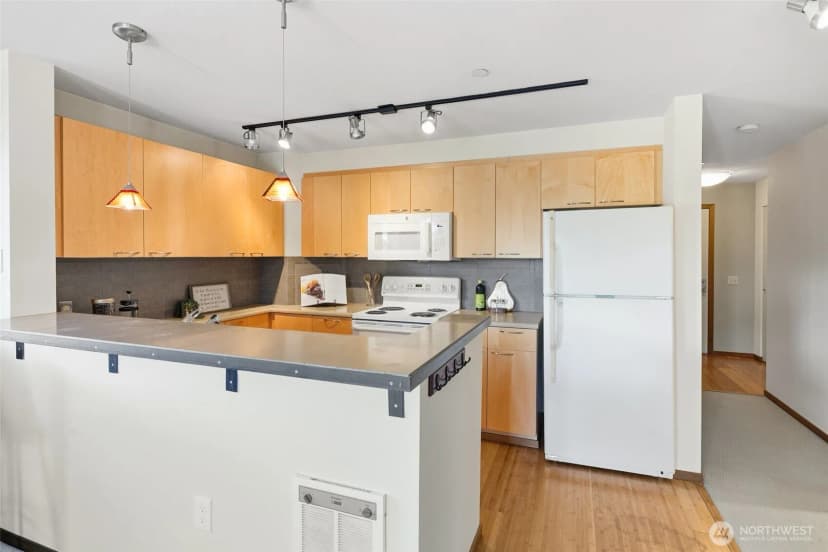 Property photo for 12334 31st Avenue Ne #202, Seattle photo 8