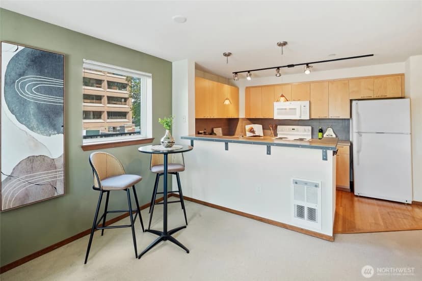 Property photo for 12334 31st Avenue Ne #202, Seattle photo 11