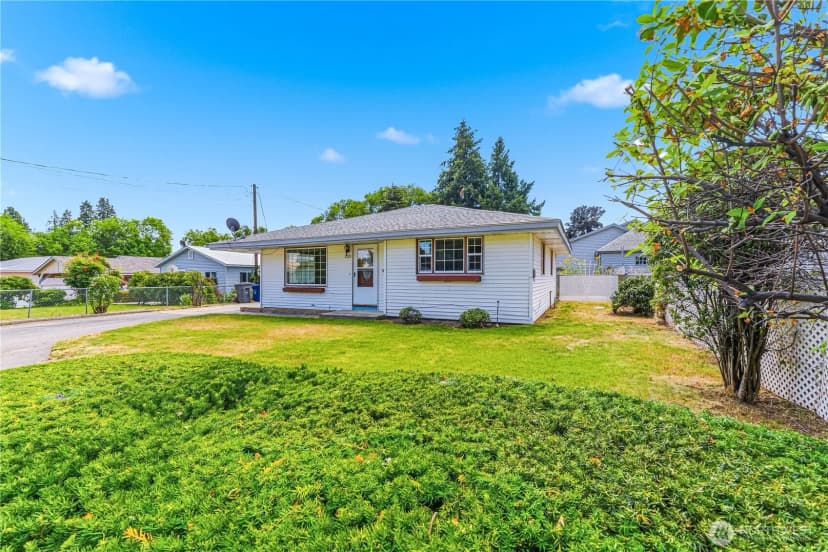 Property photo for 1325 9th Street, Wenatchee photo 3