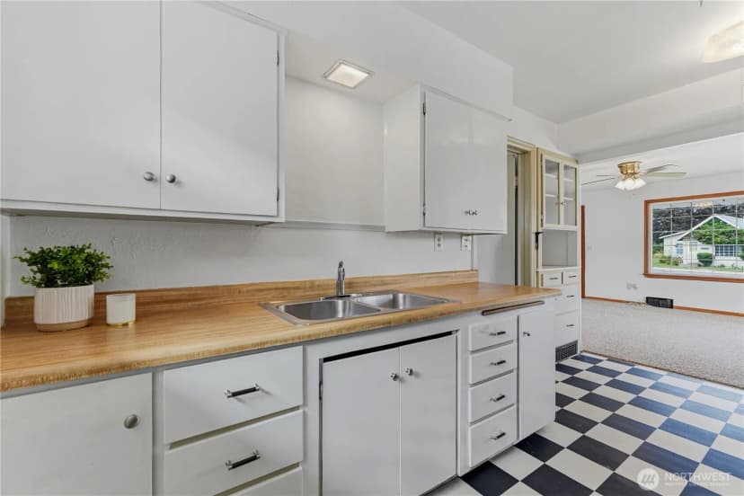 Property photo for 1325 9th Street, Wenatchee photo 9