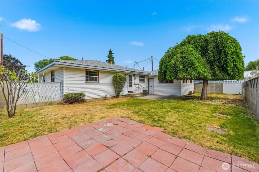 Property photo for 1325 9th Street, Wenatchee photo 11