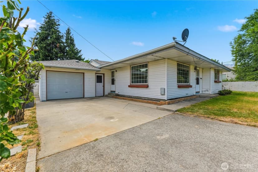 Property photo for 1325 9th Street, Wenatchee photo 2