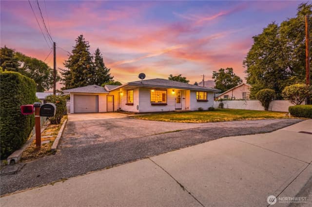 Property photo for 1325 9th Street, Wenatchee