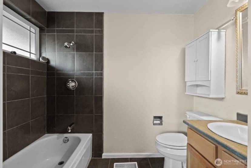 Property photo for 9824 Onyx Drive Sw, Lakewood photo 22