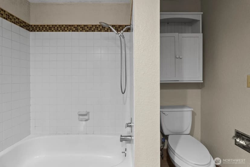 Property photo for 9824 Onyx Drive Sw, Lakewood photo 17