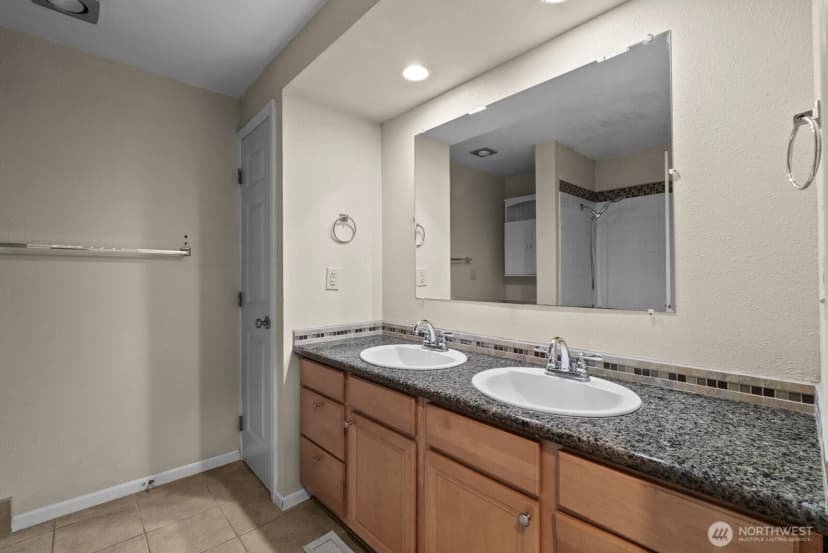 Property photo for 9824 Onyx Drive Sw, Lakewood photo 16