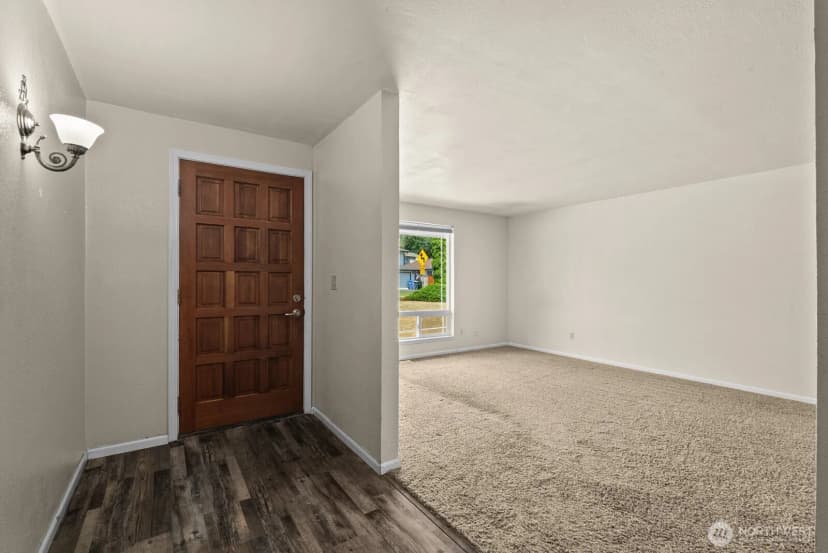 Property photo for 9824 Onyx Drive Sw, Lakewood photo 3