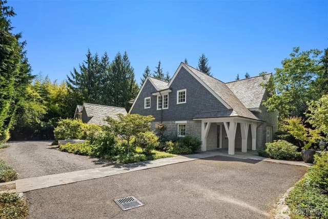 Property photo for 8106 Overlake Drive W, Medina photo 4
