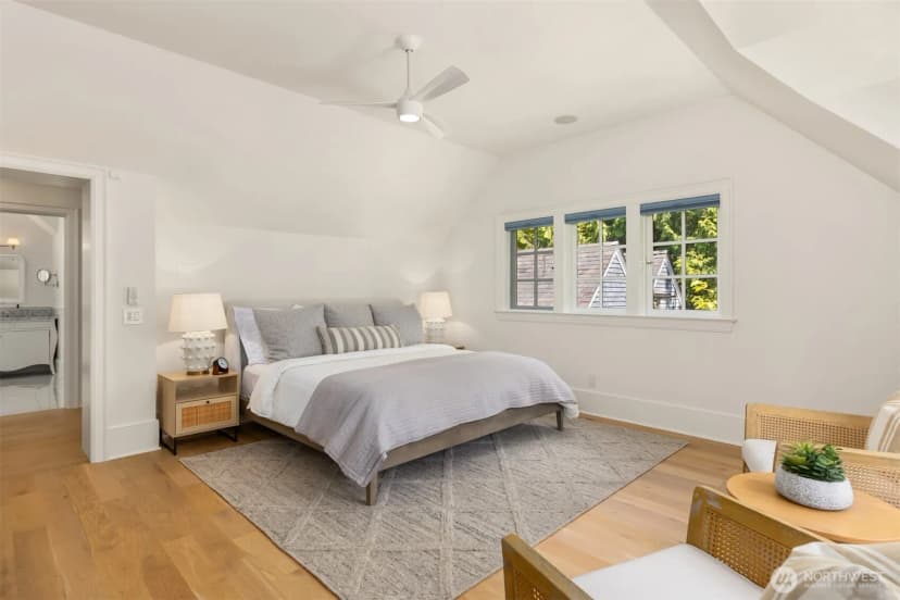 Property photo for 8106 Overlake Drive W, Medina photo 14