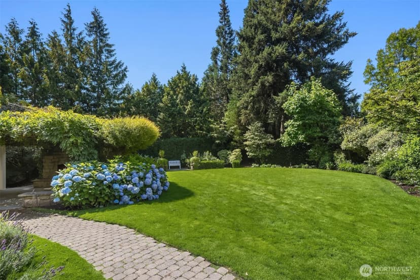 Property photo for 8106 Overlake Drive W, Medina photo 25