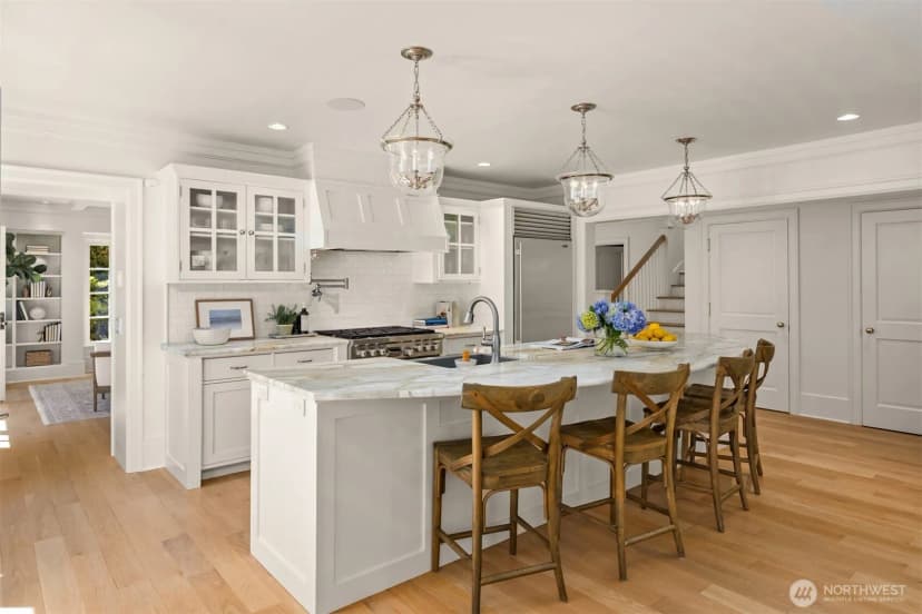 Property photo for 8106 Overlake Drive W, Medina photo 9