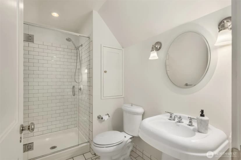 Property photo for 8106 Overlake Drive W, Medina photo 23