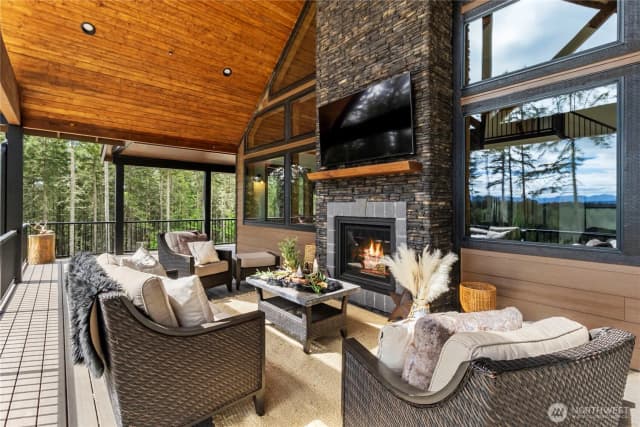 Property photo for 38922 Madrona Drive E, Roy