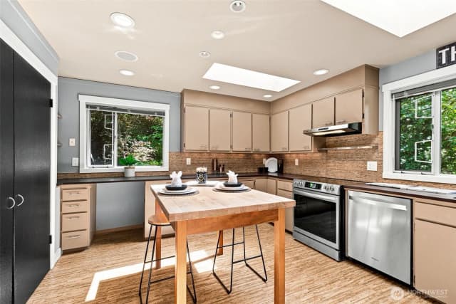 Property photo for 9375 Ne Eric Avenue, Bainbridge Island photo 5