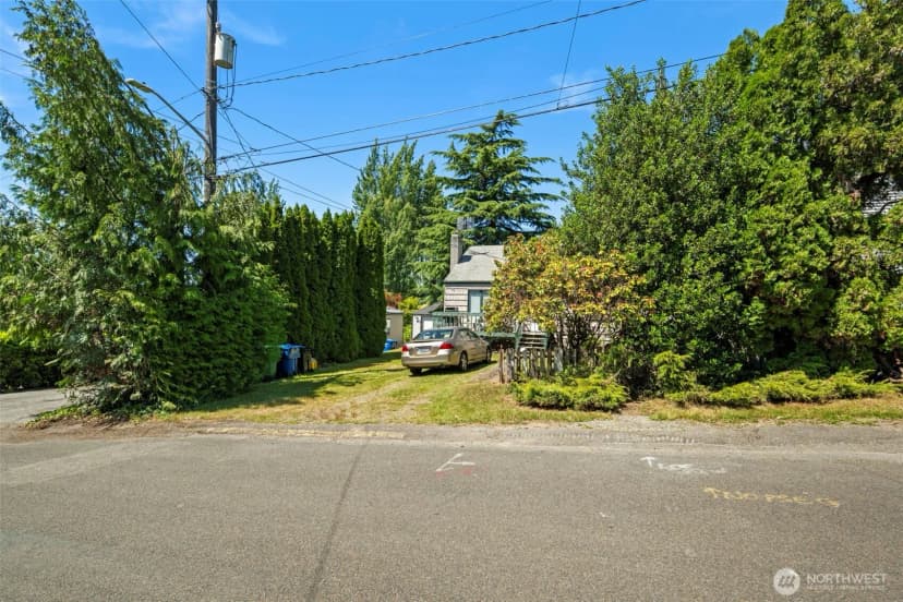 Property photo for 122 Nw 103rd Street, Seattle photo 7