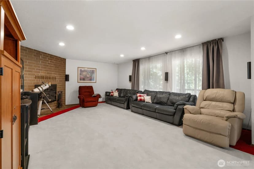 Property photo for 16058 36th Avenue Ne, Lake Forest Park photo 9