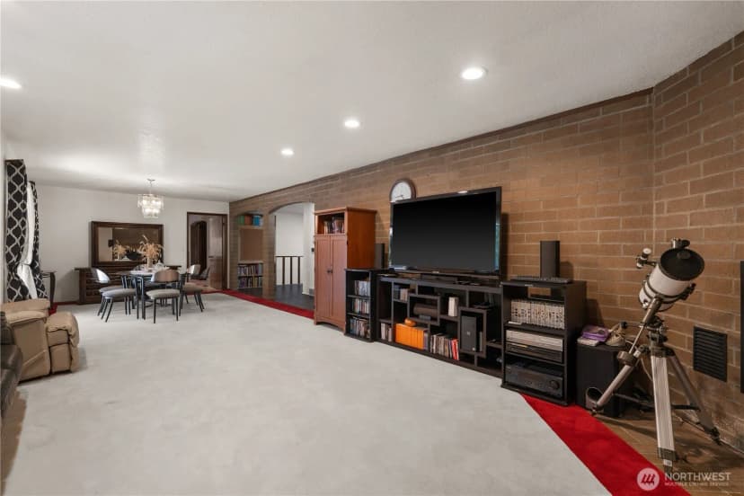 Property photo for 16058 36th Avenue Ne, Lake Forest Park photo 10