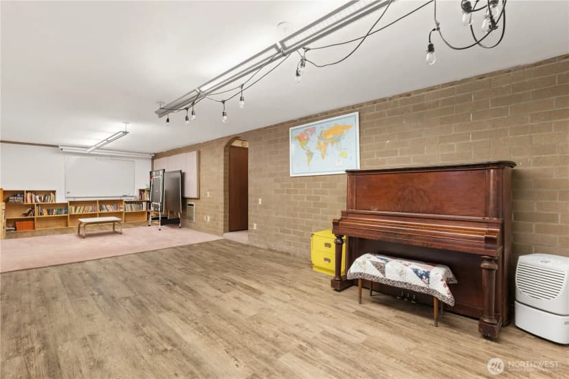 Property photo for 16058 36th Avenue Ne, Lake Forest Park photo 31