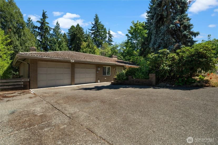 Property photo for 16058 36th Avenue Ne, Lake Forest Park photo 2