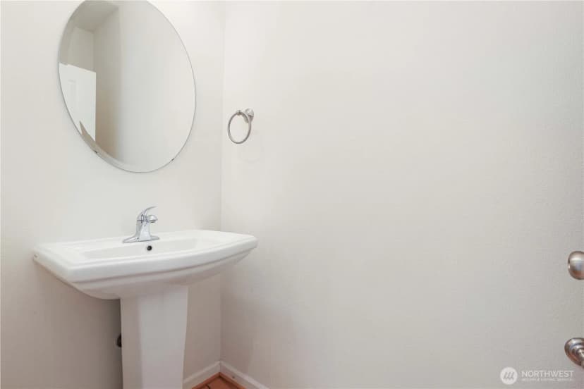 Property photo for 3008 Sw Berwick Drive, Oak Harbor photo 9