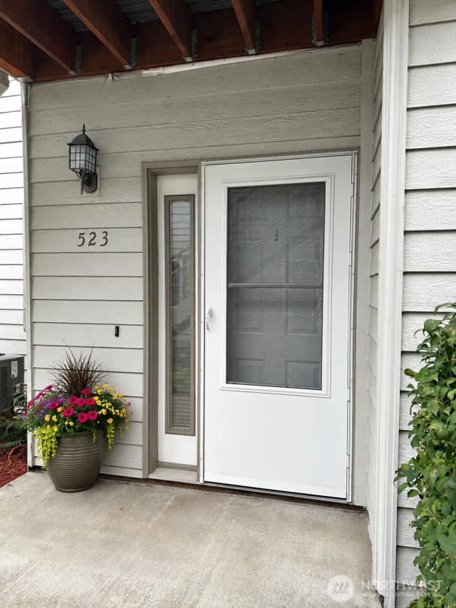 Property photo for 523 W Kellogg Road, Bellingham