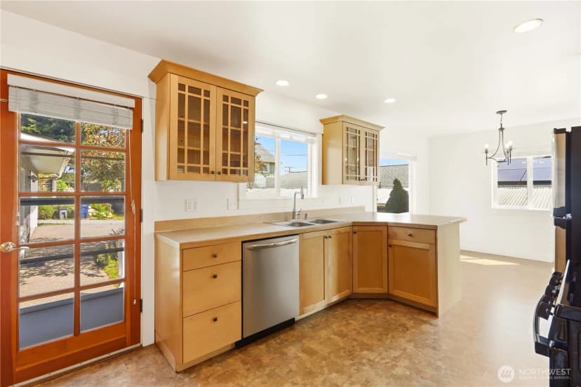 Property photo for 1308 16th Street, Anacortes photo 6