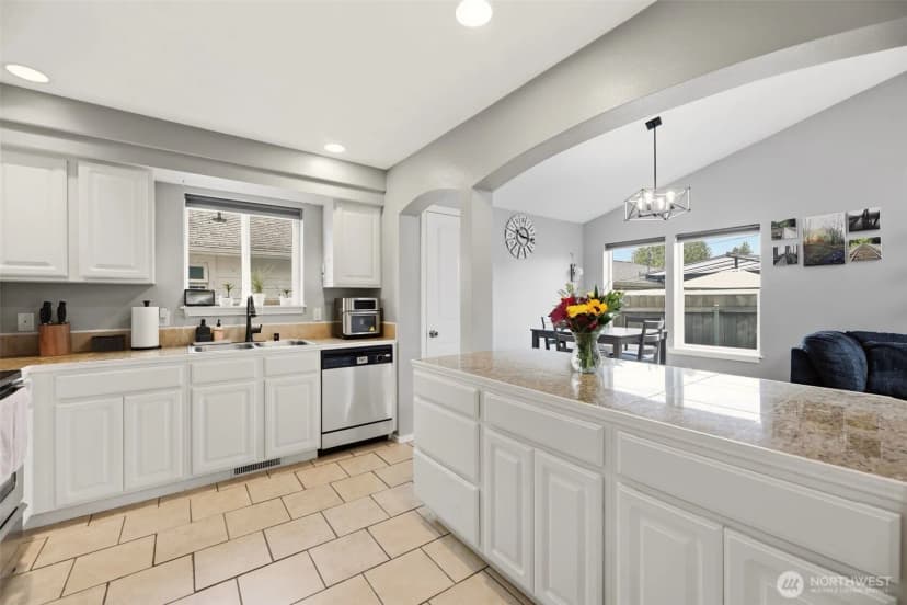 Property photo for 303 E Highland Drive, Arlington photo 12
