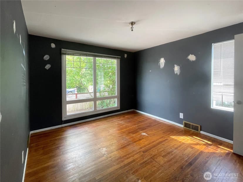 Property photo for 14301 Meridian Avenue N, Seattle photo 7