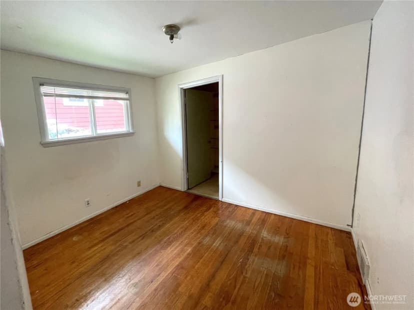 Property photo for 14301 Meridian Avenue N, Seattle photo 9
