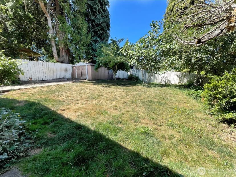 Property photo for 14301 Meridian Avenue N, Seattle photo 12