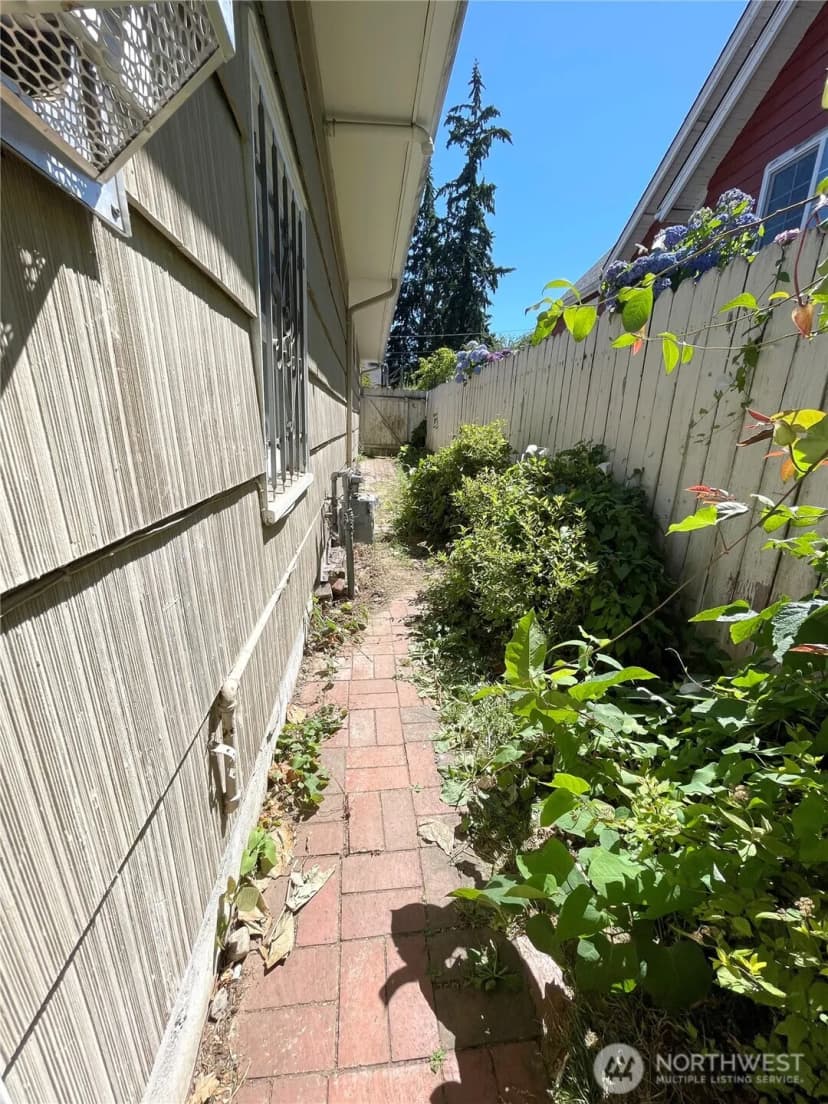 Property photo for 14301 Meridian Avenue N, Seattle photo 14