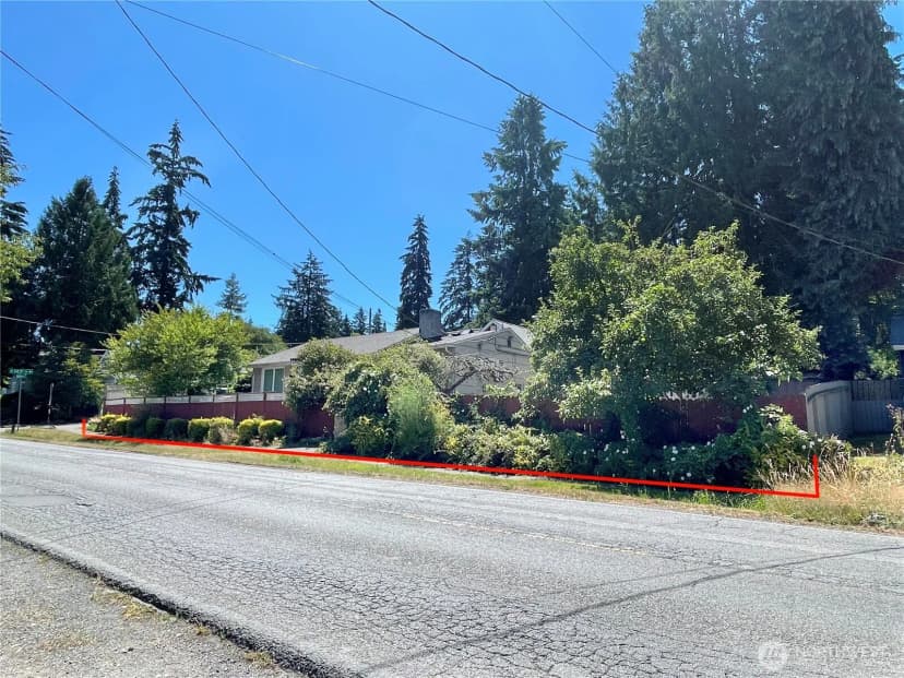 Property photo for 14301 Meridian Avenue N, Seattle photo 16