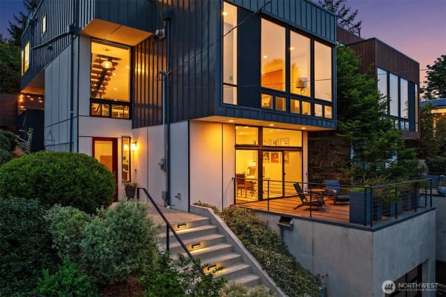 Property photo for 431 26th Avenue E, Seattle