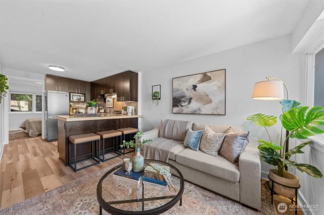 Property photo for 752 Bellevue Avenue E #212, Seattle photo 4