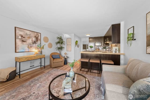 Property photo for 752 Bellevue Avenue E #212, Seattle photo 3