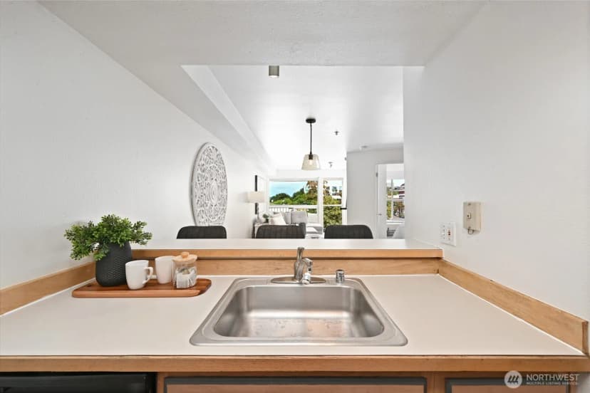 Property photo for 530 Melrose Avenue E #605, Seattle photo 10