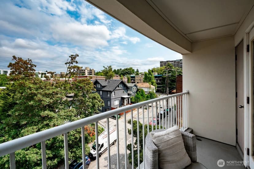 Property photo for 530 Melrose Avenue E #605, Seattle photo 4