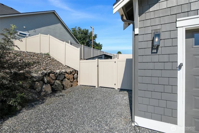 Property photo for 639 S Kent Avenue, East Wenatchee photo 35