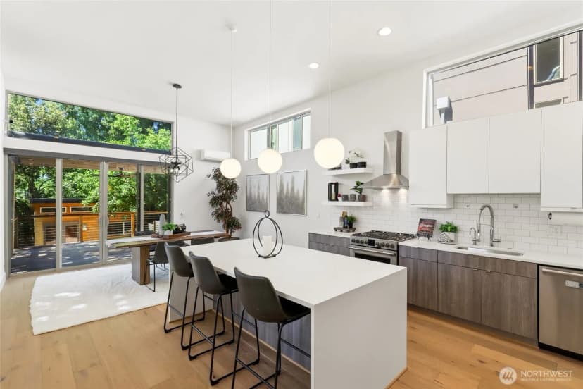 Property photo for 5507 20th Avenue S, Seattle photo 10