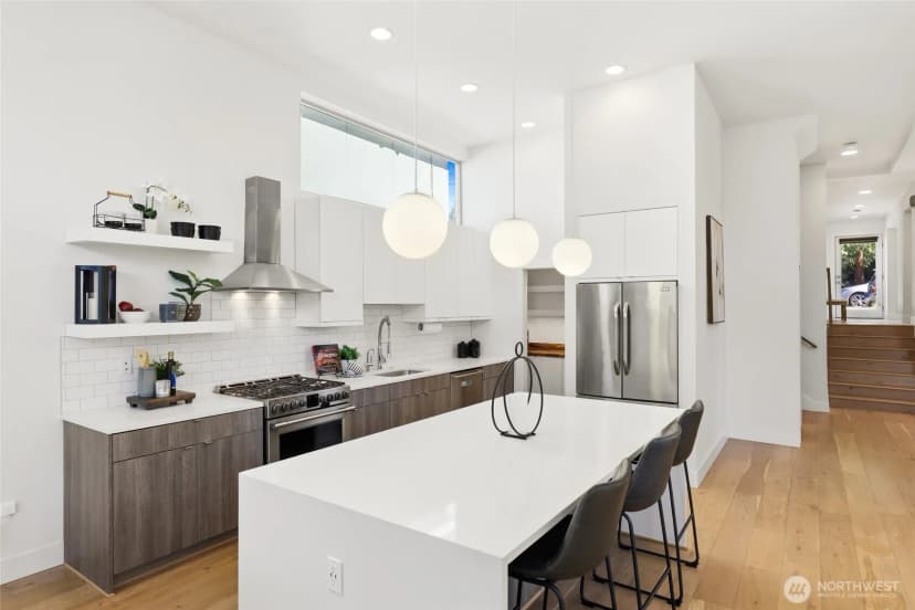 Property photo for 5507 20th Avenue S, Seattle photo 9