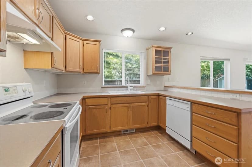Property photo for 4227 Shale Street Se, Lacey photo 10