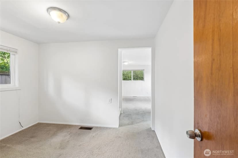 Property photo for 1033 151st Avenue Se, Bellevue photo 14