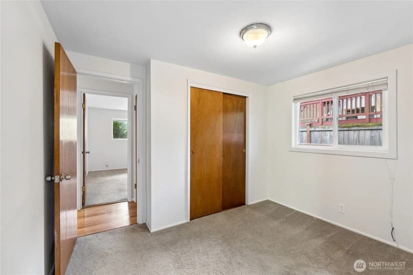 Property photo for 1033 151st Avenue Se, Bellevue photo 15