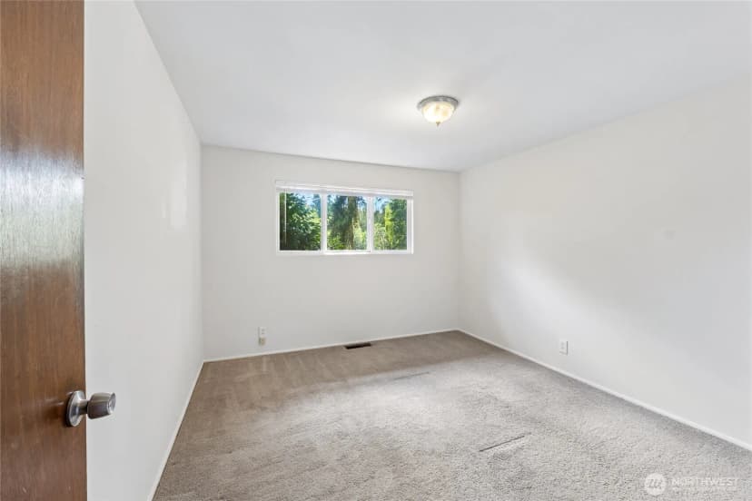 Property photo for 1033 151st Avenue Se, Bellevue photo 18